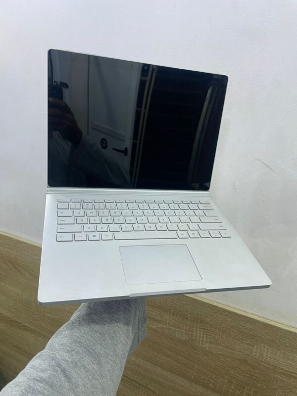 Surface Book 2 | Intel Core i7  | 8th Generation |  512GB SSD | 16GB Ram | Keyboard Light | Touchscreen | Windows 11 Pro